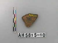 藏品(黑褐色夾砂陶片)的圖片